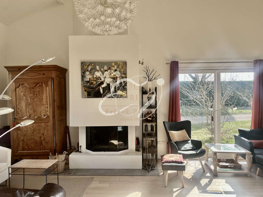Maison à LA TOUR-DE-SALVAGNY