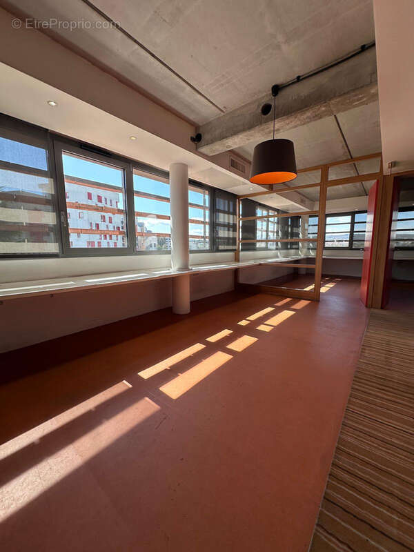 Espace Affaires Premium : Bureaux de plus de 200m2 + stationnements. - photo 4