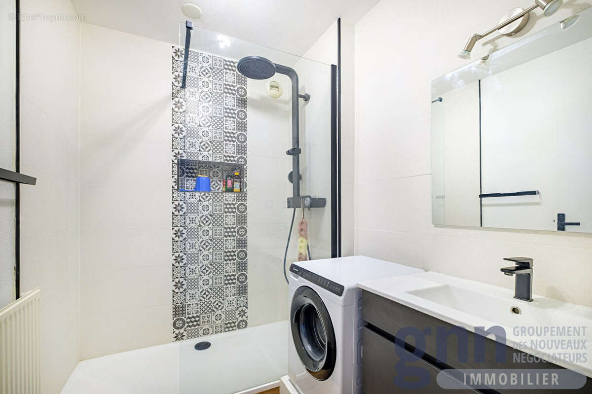 VILLEURBANNE - MÉTRO RÉPUBLIQUE- Appartement 3 pièces de 78 m² - photo 5