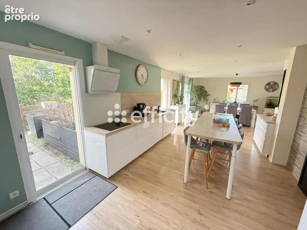 Maison 9 pièces 247 m² à vendre à La Roche-Sur-Yon (85000) - photo 5