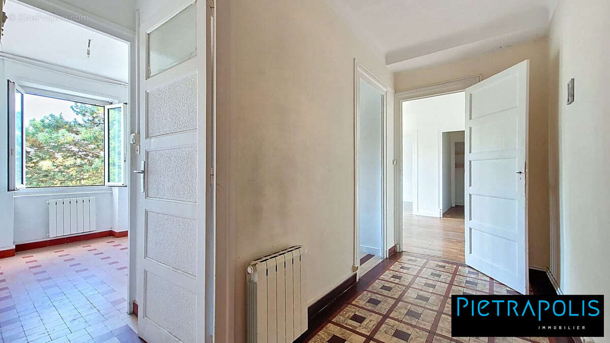 Dégagement  - Appartement à LYON-8E