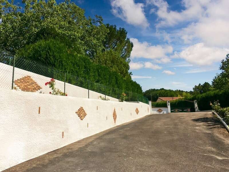 Maison à OYRE