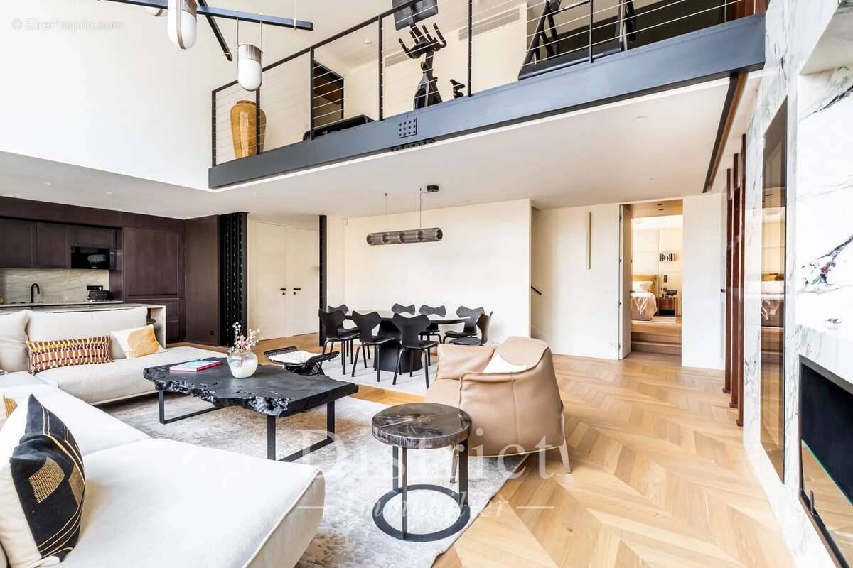 Appartement à PARIS-8E