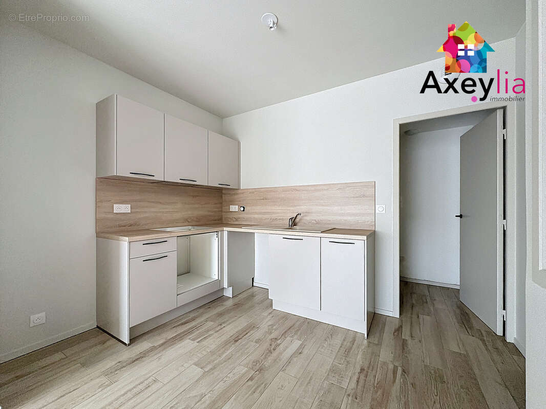 A vendre- appartement - roanne hyper centre - t2 70,5 m2 + bureau avec exterieur (lot 13) - photo 3