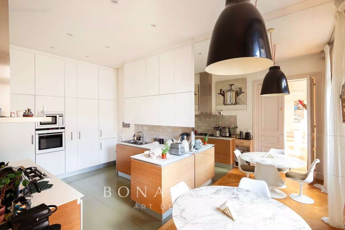 Appartement à PARIS-10E