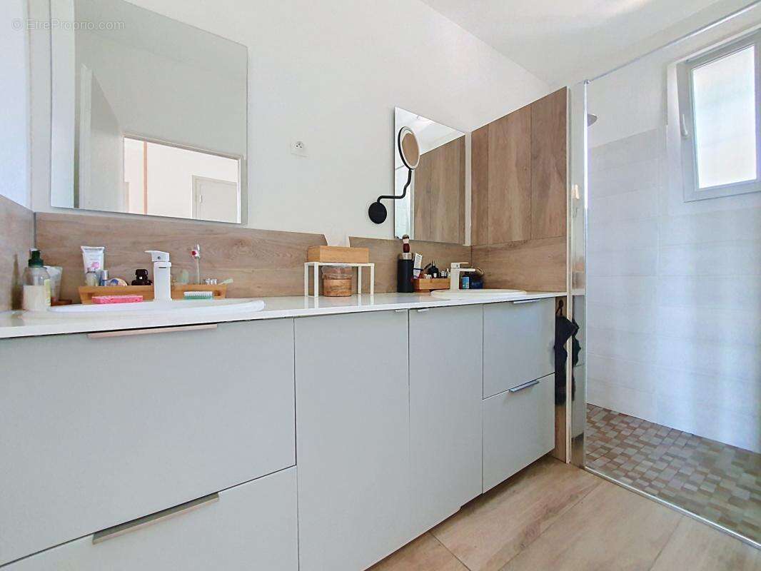 Maison - Mitoyenne - 3 Chambres - Buanderie - Abri de jardin - Jardin - Garage - Proche toutes commodités - photo 15