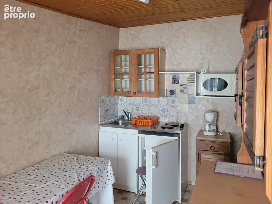 ROCHEFORT hyper centre - un appartement meublé de 27 m² au 2ème étage loué - photo 3