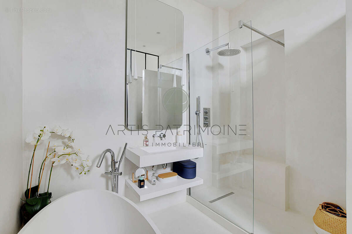 Appartement à PARIS-17E