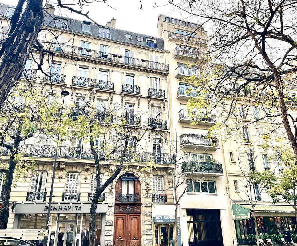 Appartement à PARIS-17E