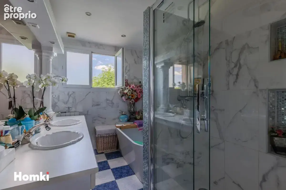 Appartement T5 de 108 m² à Saint-Symphorien-d'Ozon 69360, Avenue Robert Schumann avec jardin privatif et piscine - photo 13