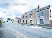 Maison à SAINT-LAMBERT-DU-LATTAY