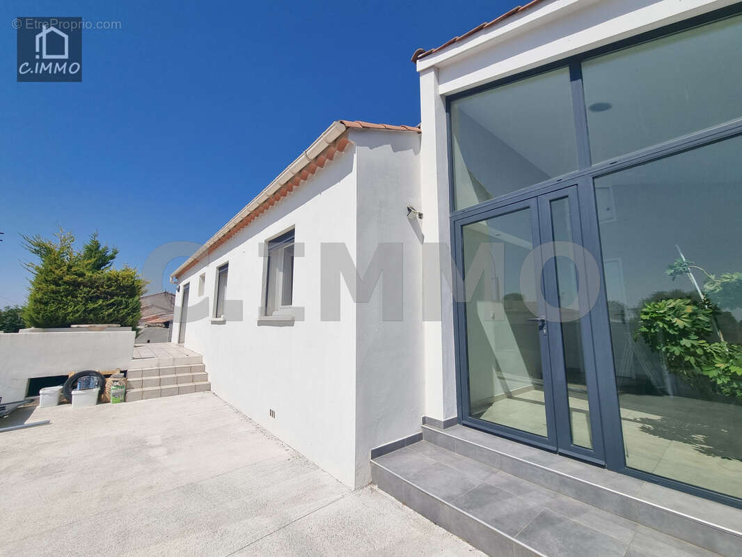 Villa de PP de 150 m2 de type 5 avec bureau, buanderie, piscine et garage - photo 19
