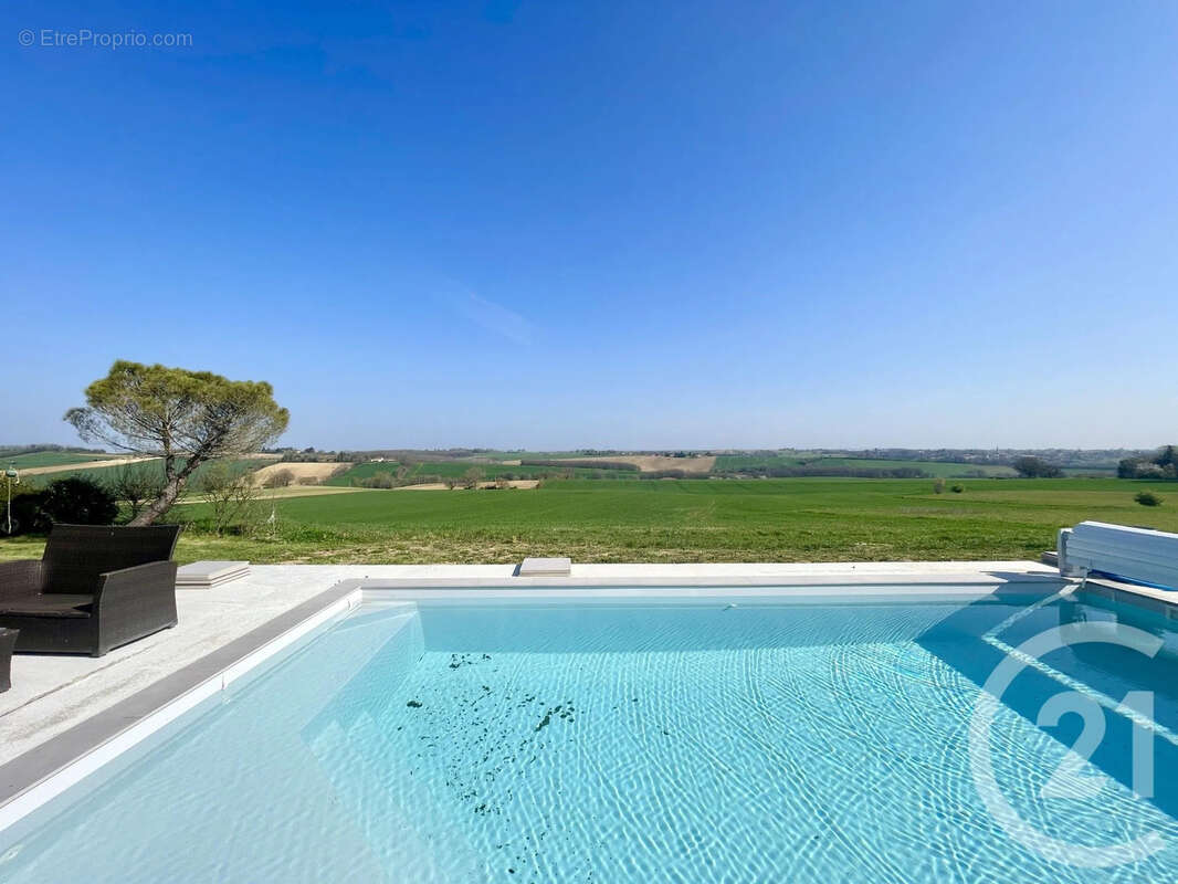 Maison 154 m² à L'isle-Jourdain  - photo 4