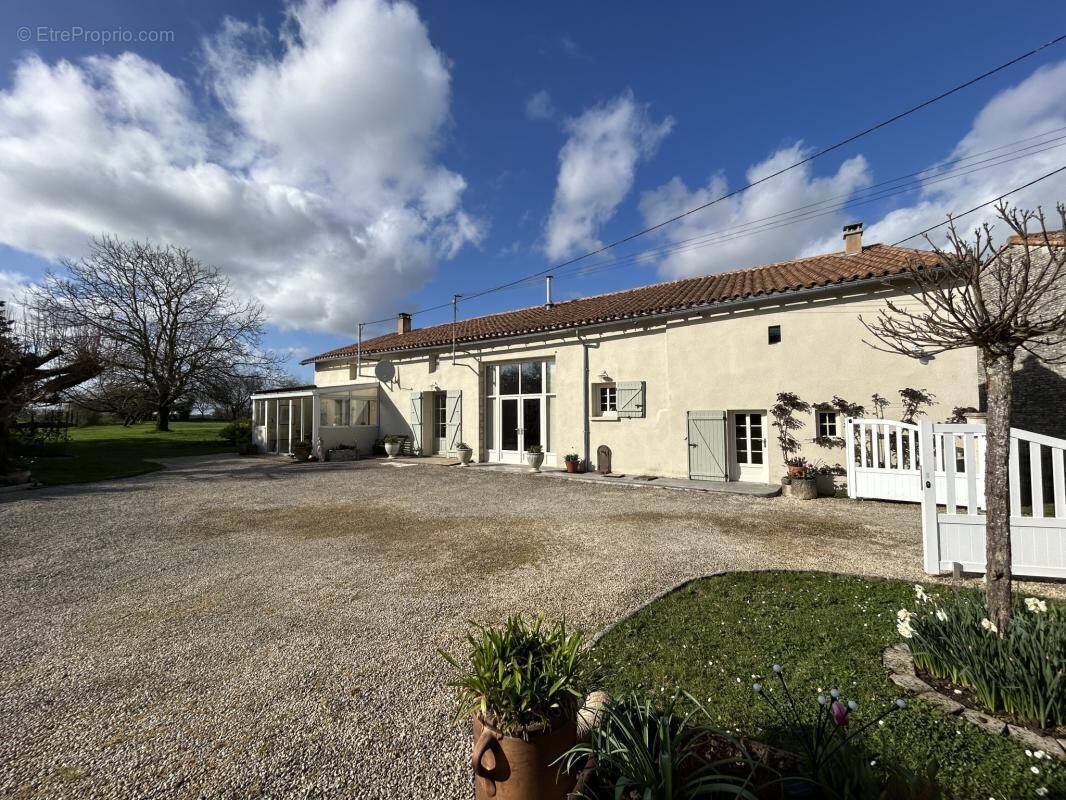 Maison à CHAMPAGNE-LE-SEC