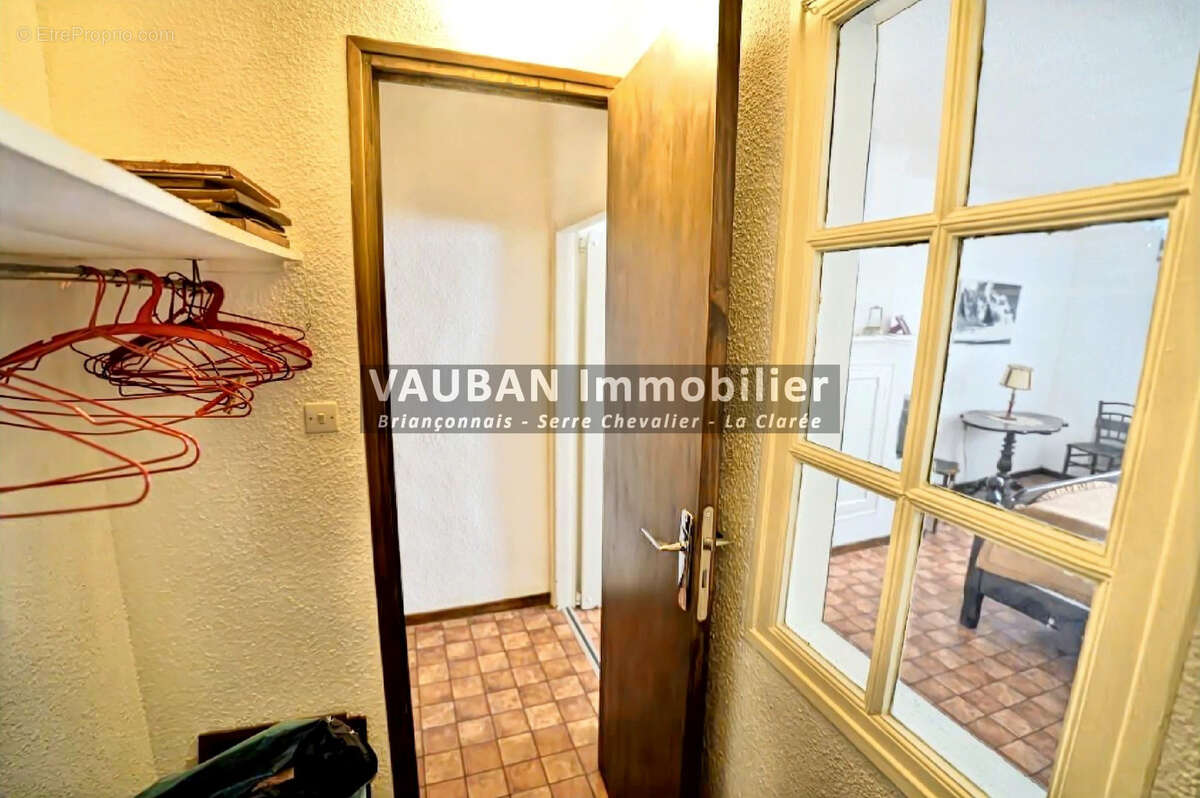 Deux appartements de type  studio + cave - briancon - vieille ville - photo 5
