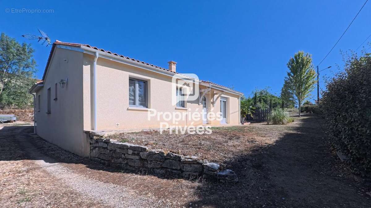 Maison PLAIN-PIED + 2 GARAGES - Secteur Nontron - photo 15