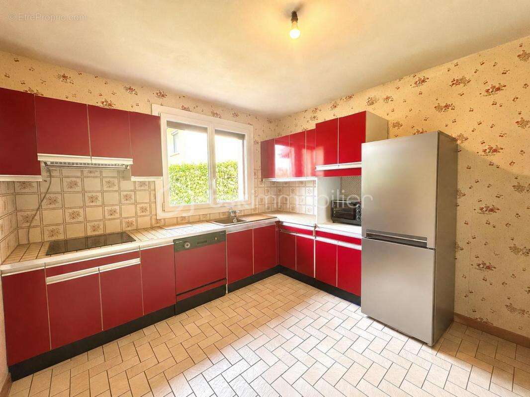 CROLLES Maison familiale de 110 m2 avec jardin, piscine et vue sur la dent de Crolles - photo 4