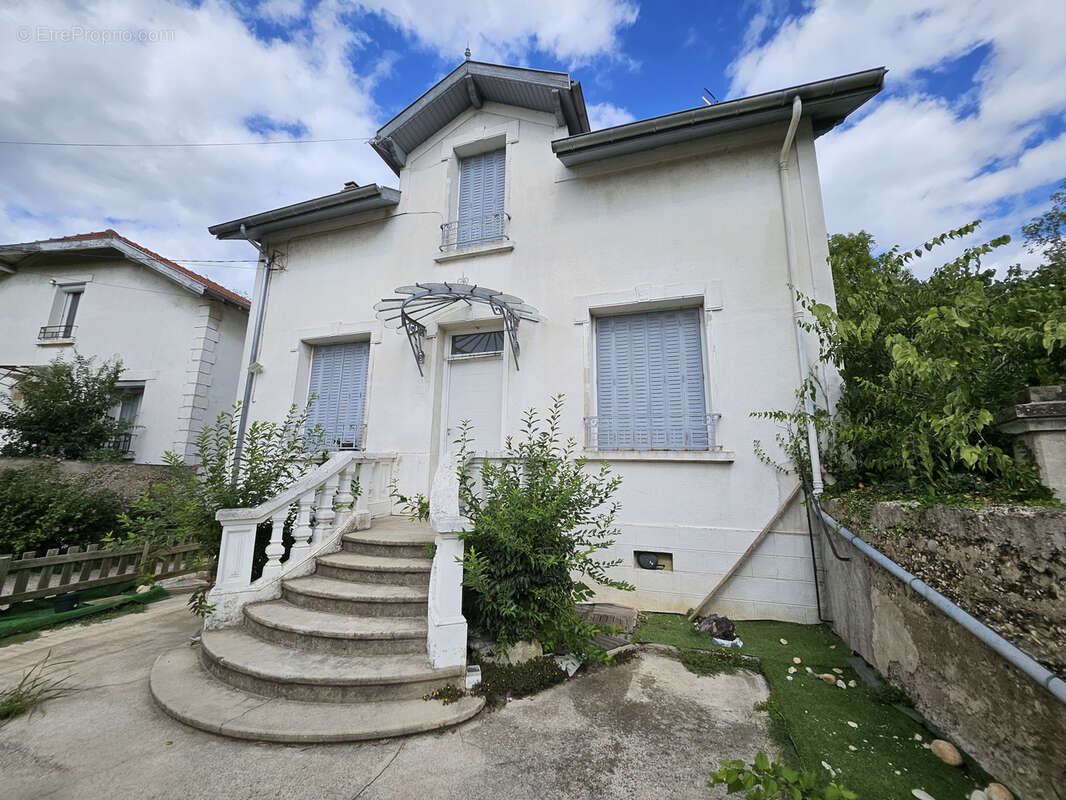 À VENDRE   Charmante Villa T4 de 122 m2 avec sous-sol complet et terrain arboré de 665 m2 ! - photo 17