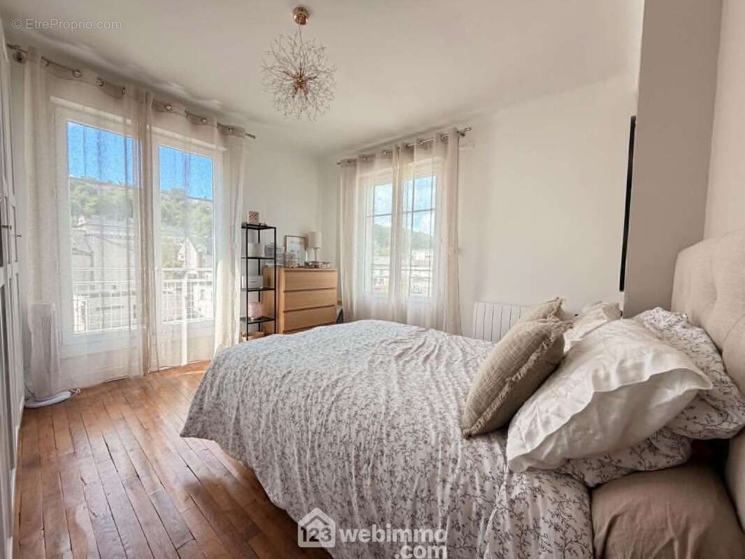 La première chambre de 15 m² avec ... - Appartement à LAON