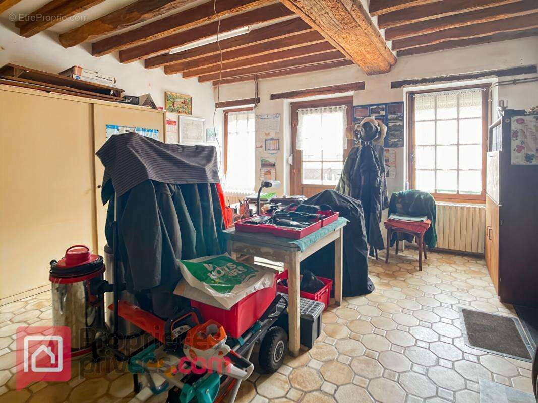 Maison à MONTIGNY-LA-RESLE