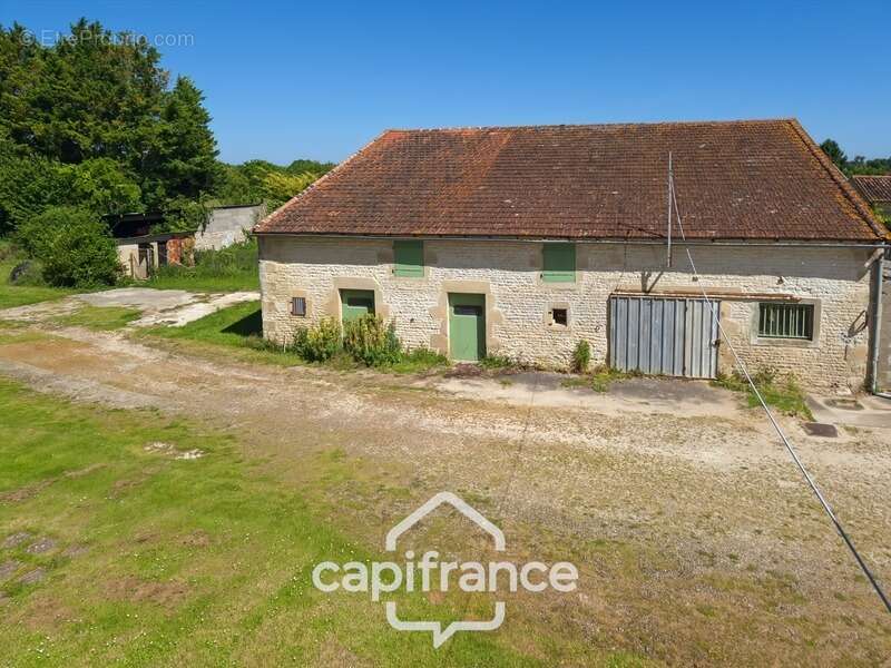Propriété à vendre 14 pièces PAILLE (17) sur 4800m² de terrain avec nombreuses dépendances - photo 6
