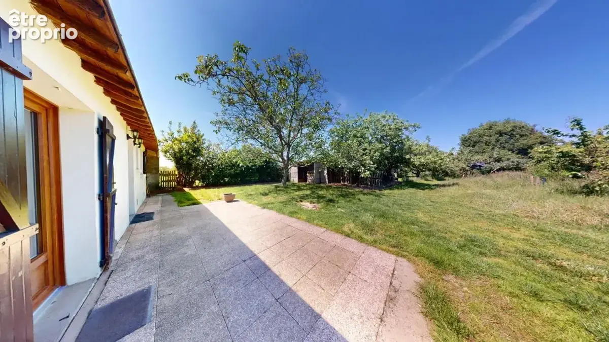 Maison en pierre avec jardin et dépendances - photo 12