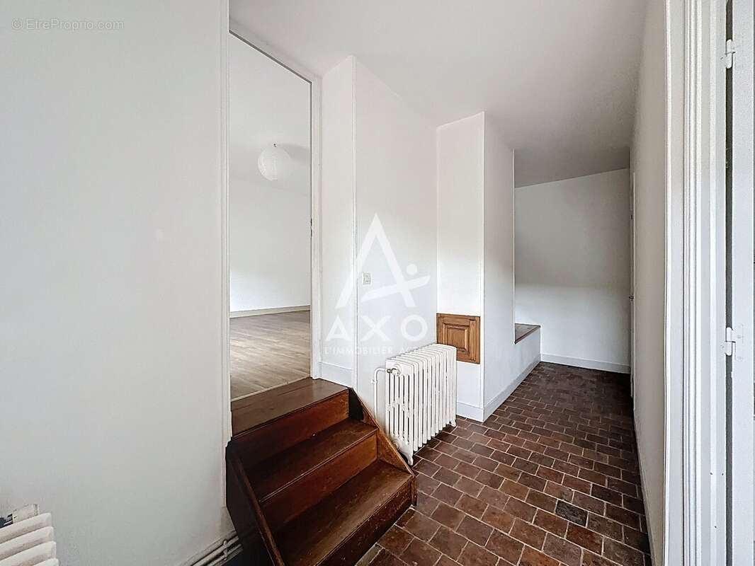 Maison à SAINT-VICTOR-DE-BUTHON