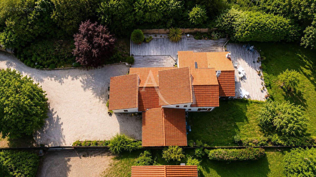 Maison 4 chambres avec grand terrain sur Saint-Benoît - photo 2