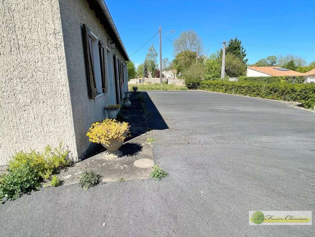 Maison à AIGRE