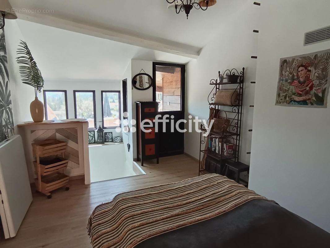 Maison 86 m² à La Motte-Du-Caire  - photo 2