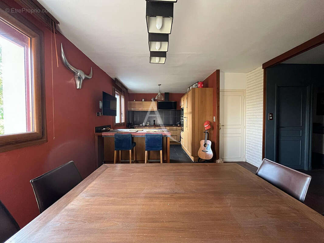 Grande maison de 195m² avec 3 chambres sur la commune de Couffouleux ! - photo 4