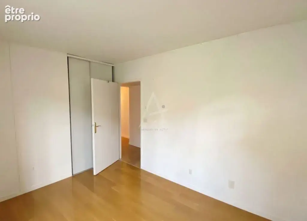 SURESNES/ PUTEAUX. Dans un immeuble de standing, Appartement de 3 pièces totalement rénové avec cave et parking. - photo 4