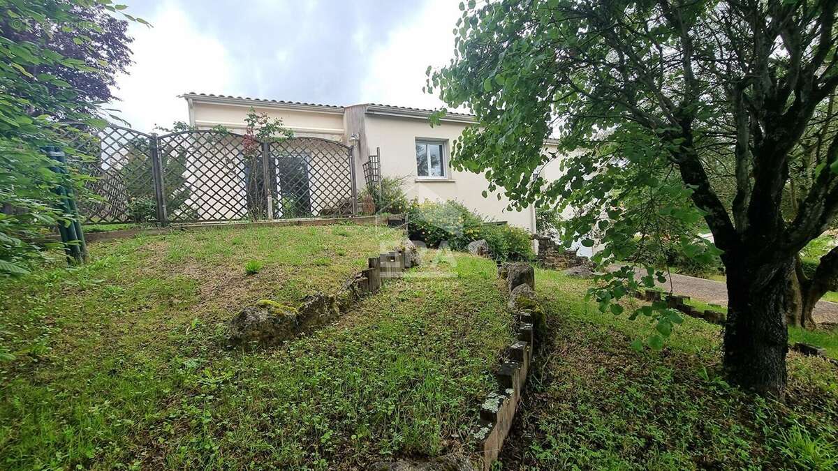 Maison à SAINTES