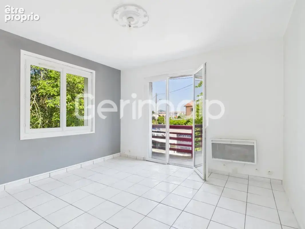 Vente - Appartement - 3 pièces + cuisine - 51,40 m² - 242 000 € - photo 2