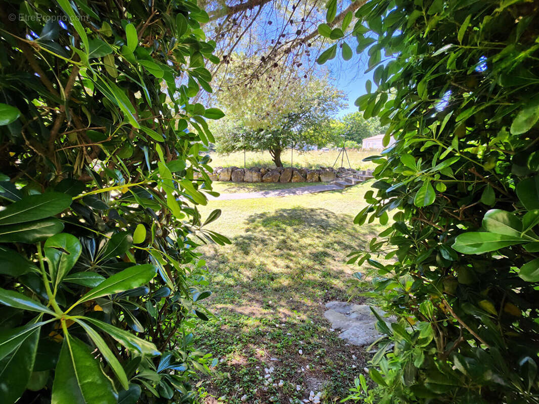 Appartement à L'ISLE-SUR-LA-SORGUE