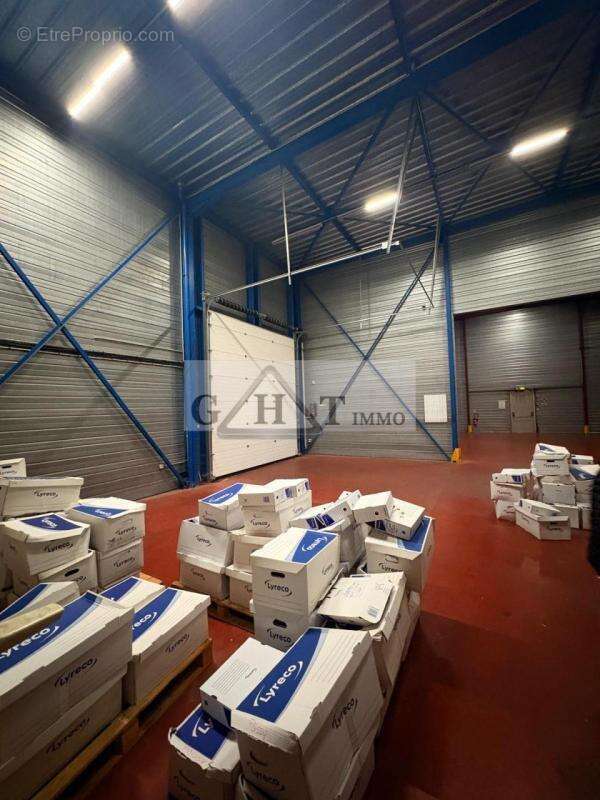 Local d'activités 930m2 + Terrains 1000m2 à vendre CONFLANS - photo 2