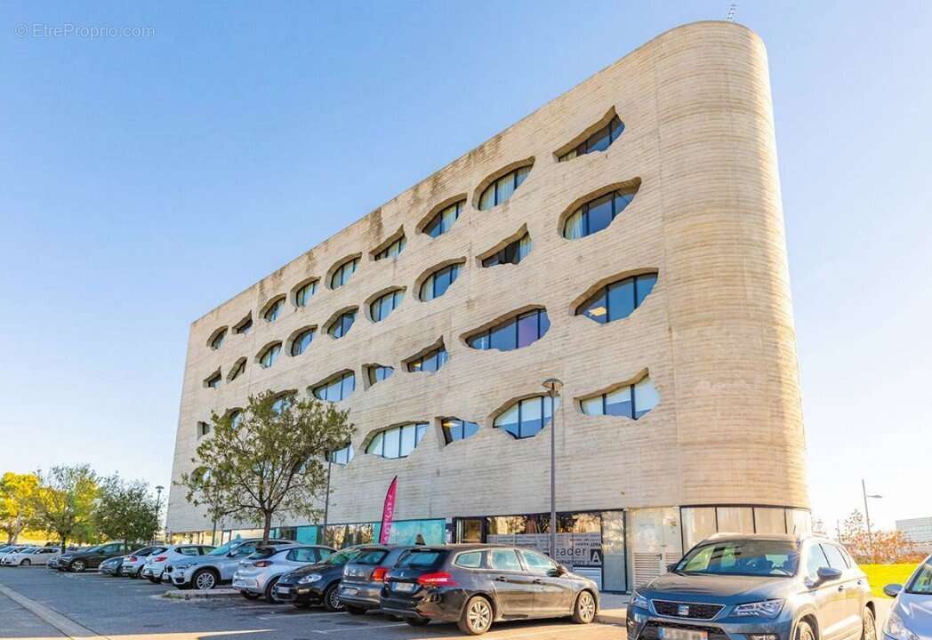INVESTISSEMENT LOCATIF  MONTPELLIER  Résidence de tourisme Appart'City Confort Montpellier Millénaire  7.17 % de rentabilité - photo 11