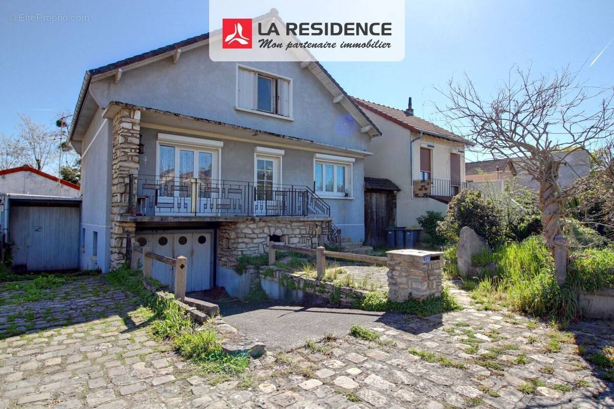 Maison à LES MUREAUX