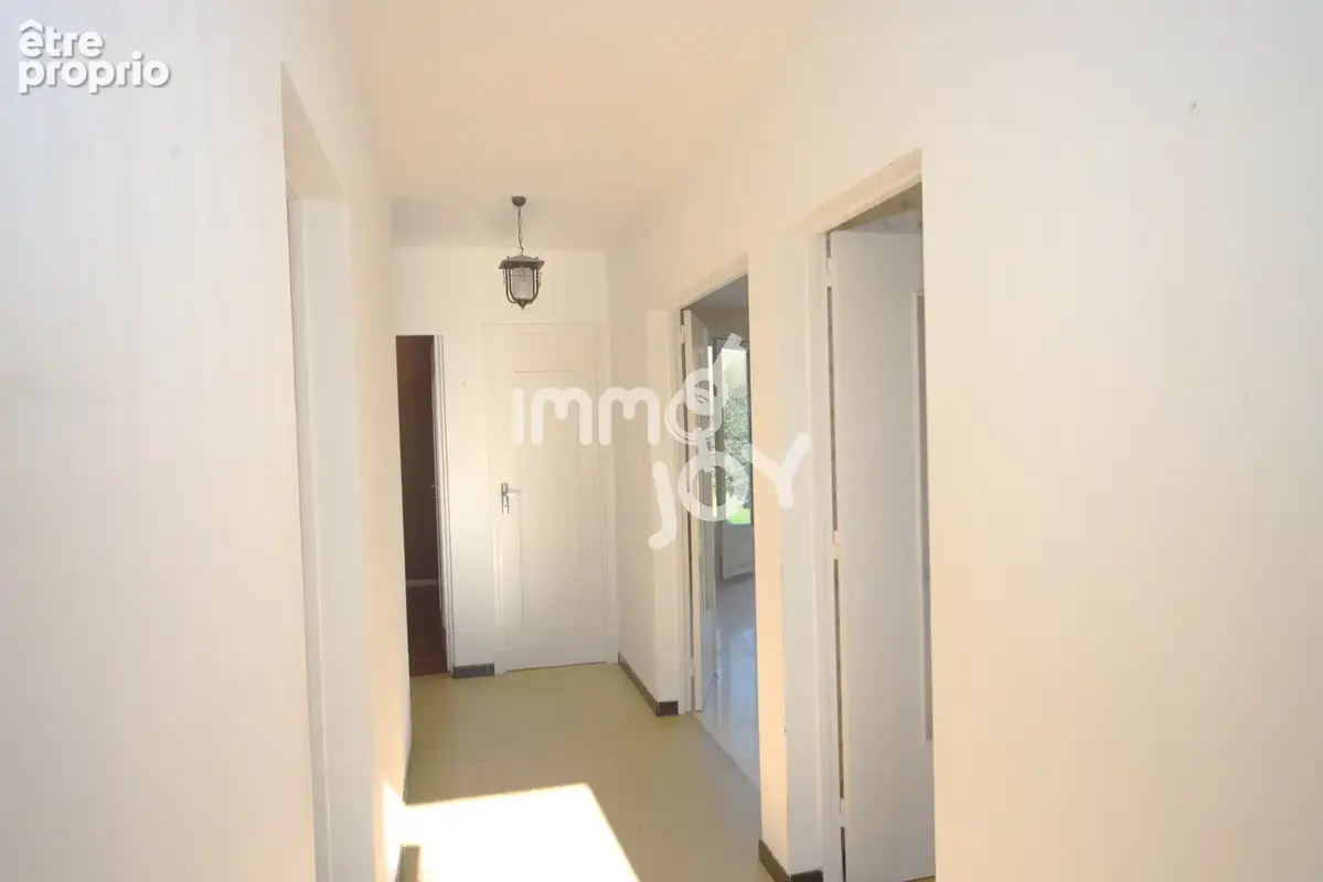 Maison de 103 m2, T5, jusqu'à 4 chambres, sur terrain de 590 m2. - photo 4