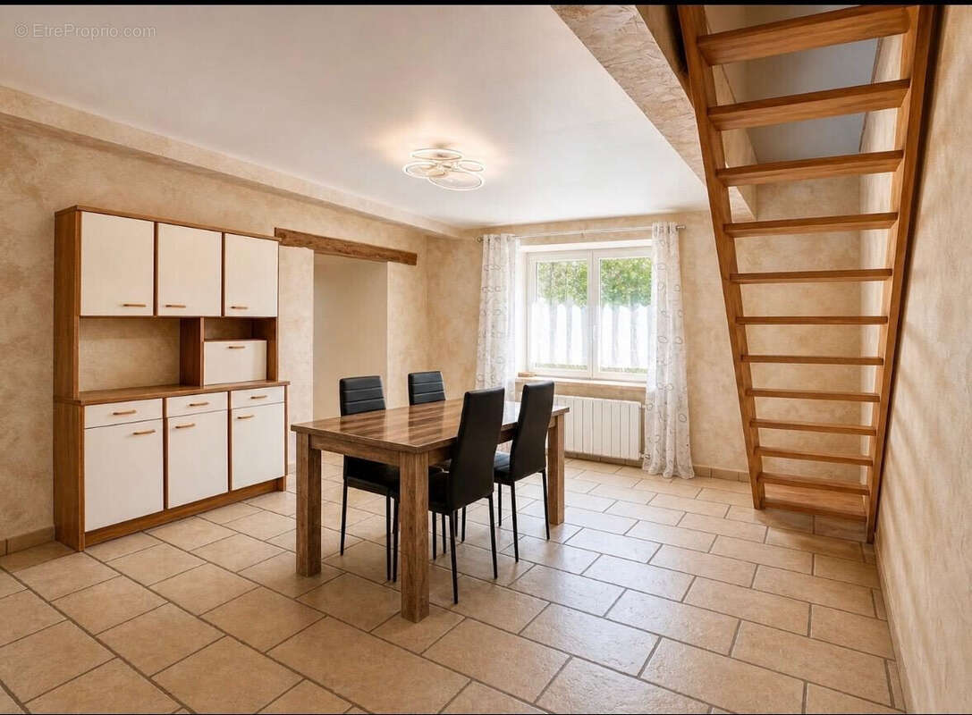 Maison à UZELLE