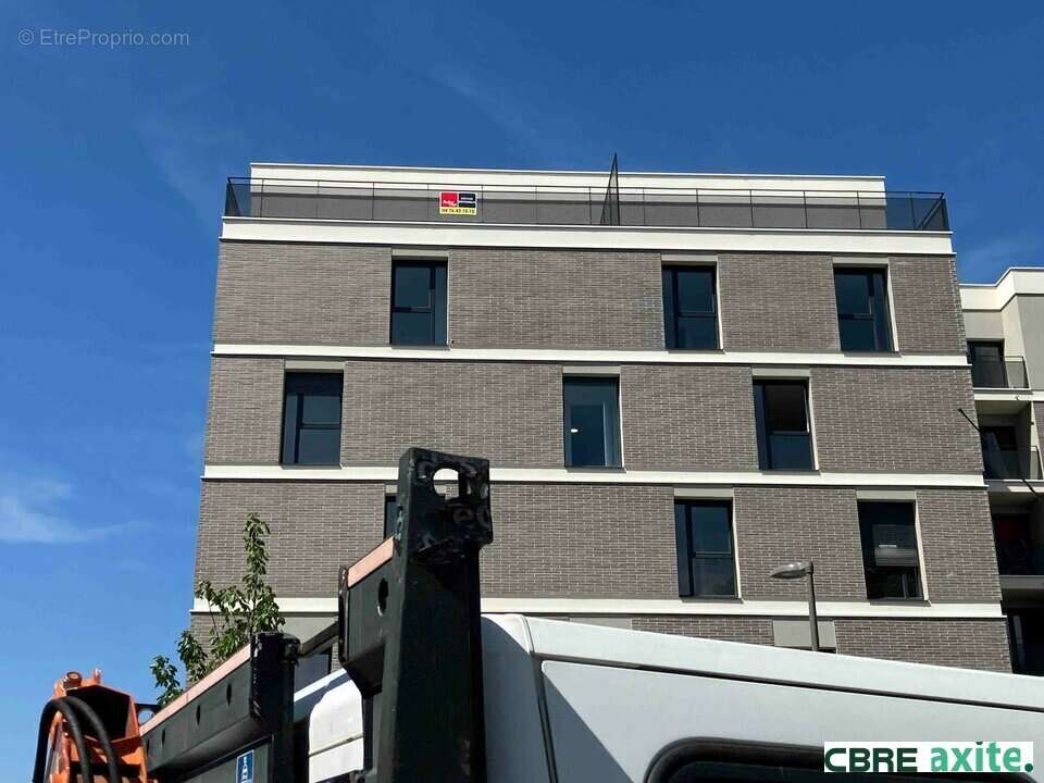 1356 m² à Gieres  - photo 3