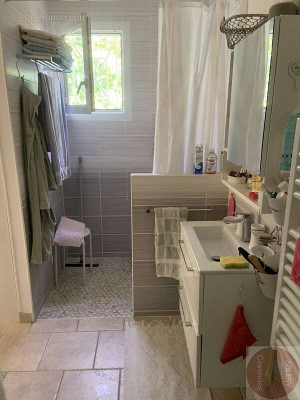 Villa de plain-pied de 156m² et son terrain de 2522m² - photo 6