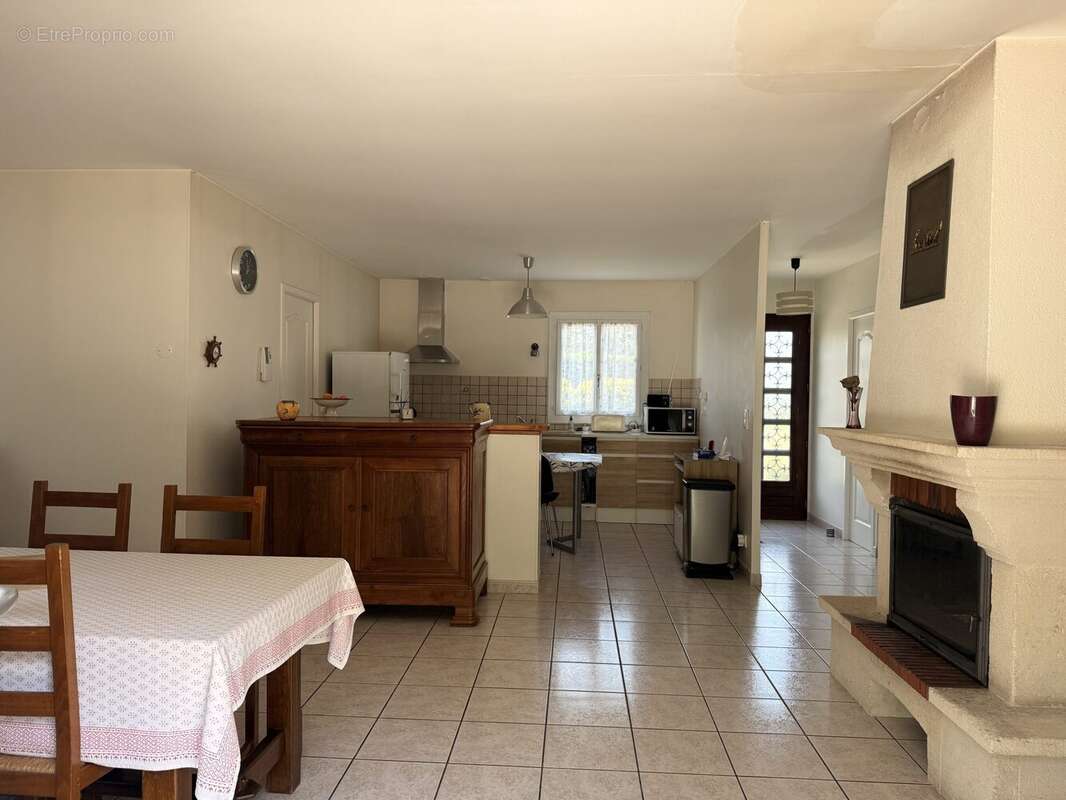 Maison 90 m² à Saint-Simon-De-Pellouaille  - photo 7