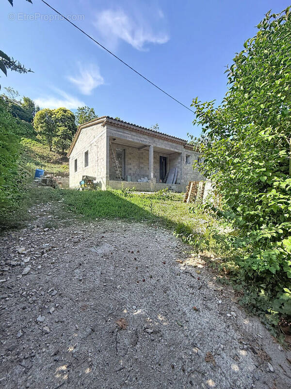 Maison à ENTREVAUX