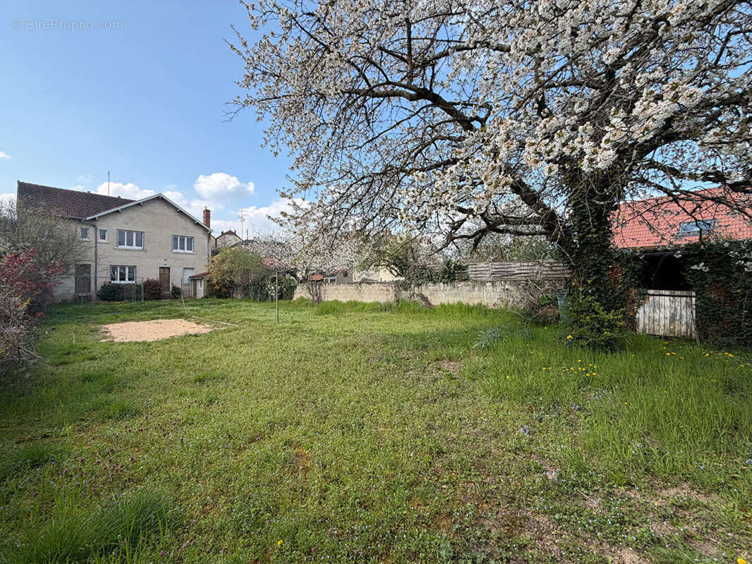 Maison à MONTLUCON
