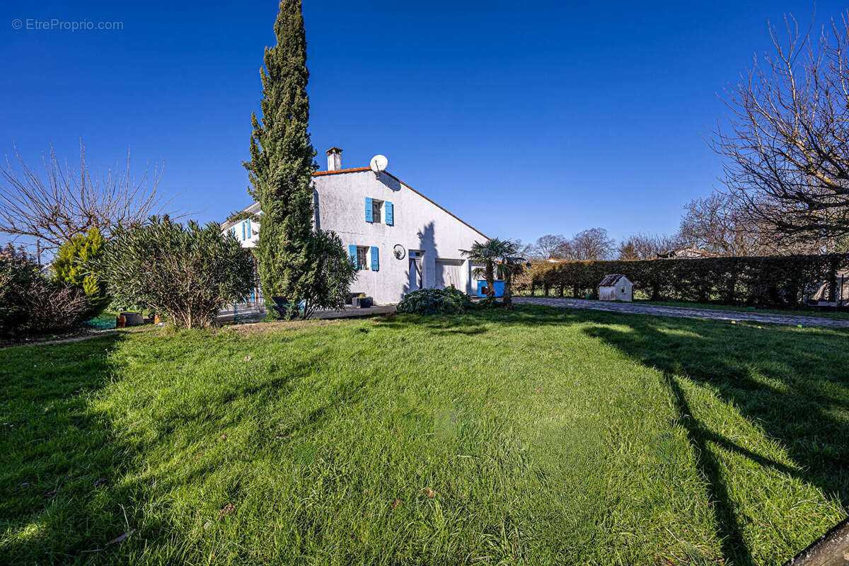 Maison à MORNAC-SUR-SEUDRE