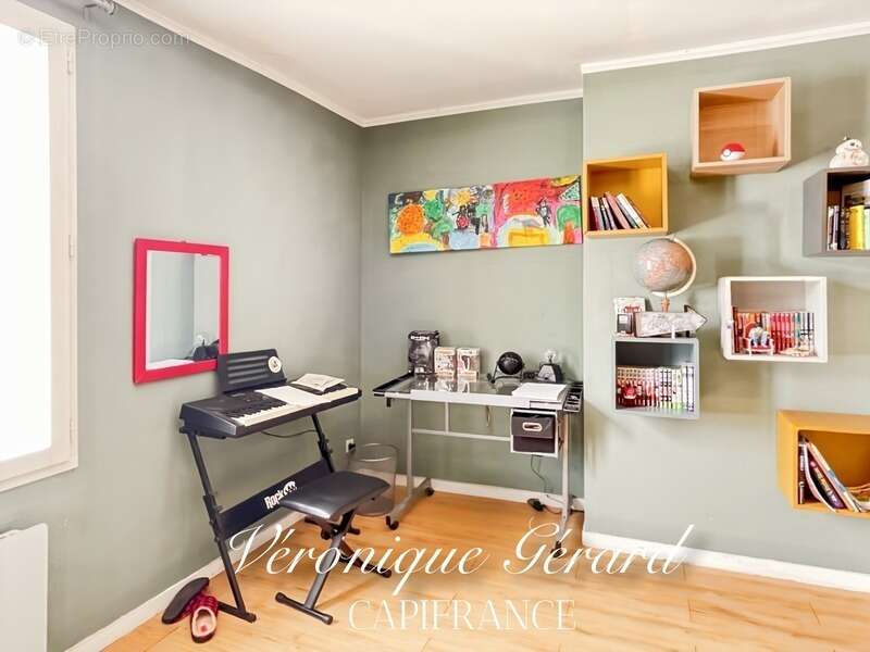 Maison à SAINT-MEDARD-DE-GUIZIERES