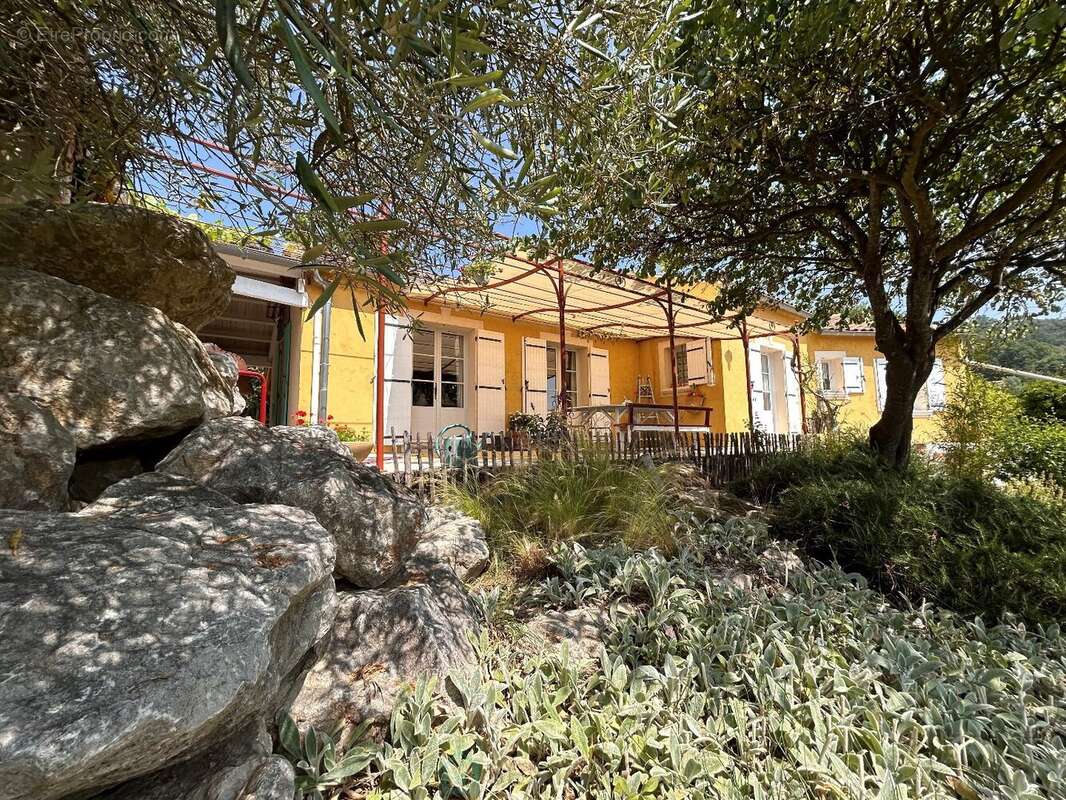 Maison à GOUDARGUES