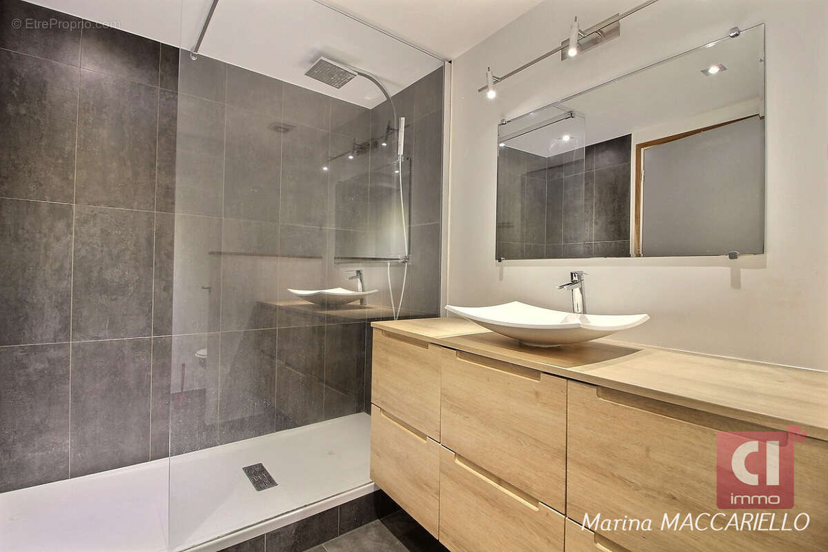 Appartement à MARSEILLE-2E