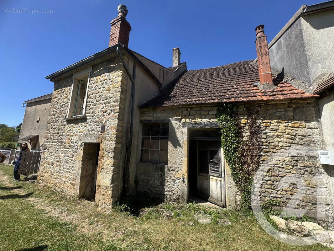Maison à NUARS